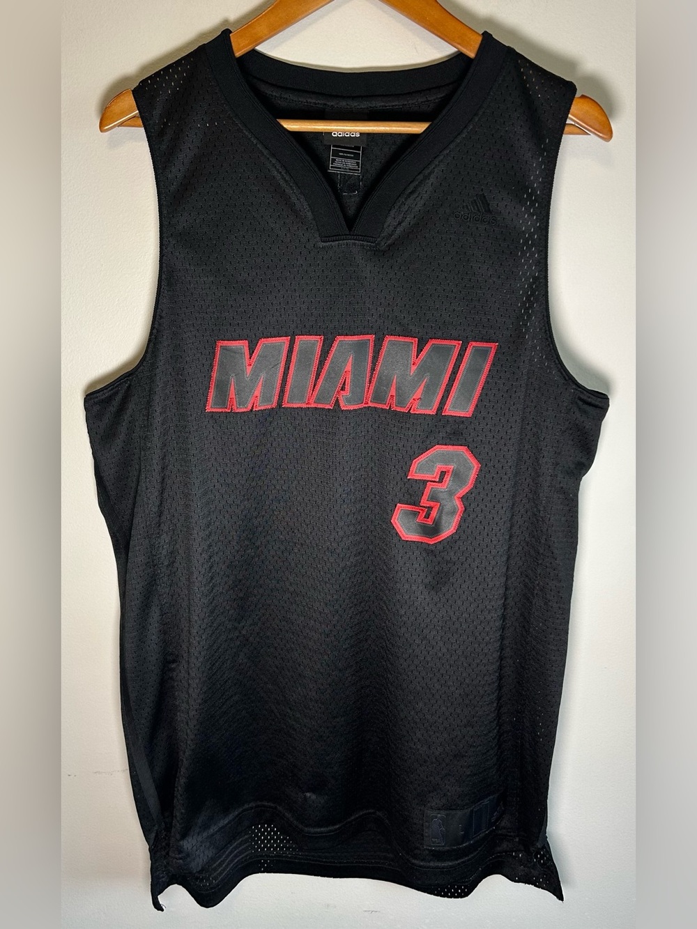 Adidas NBA Miami Heat Limited Edition Blackout Jersey Size L Wade #3 Authentic